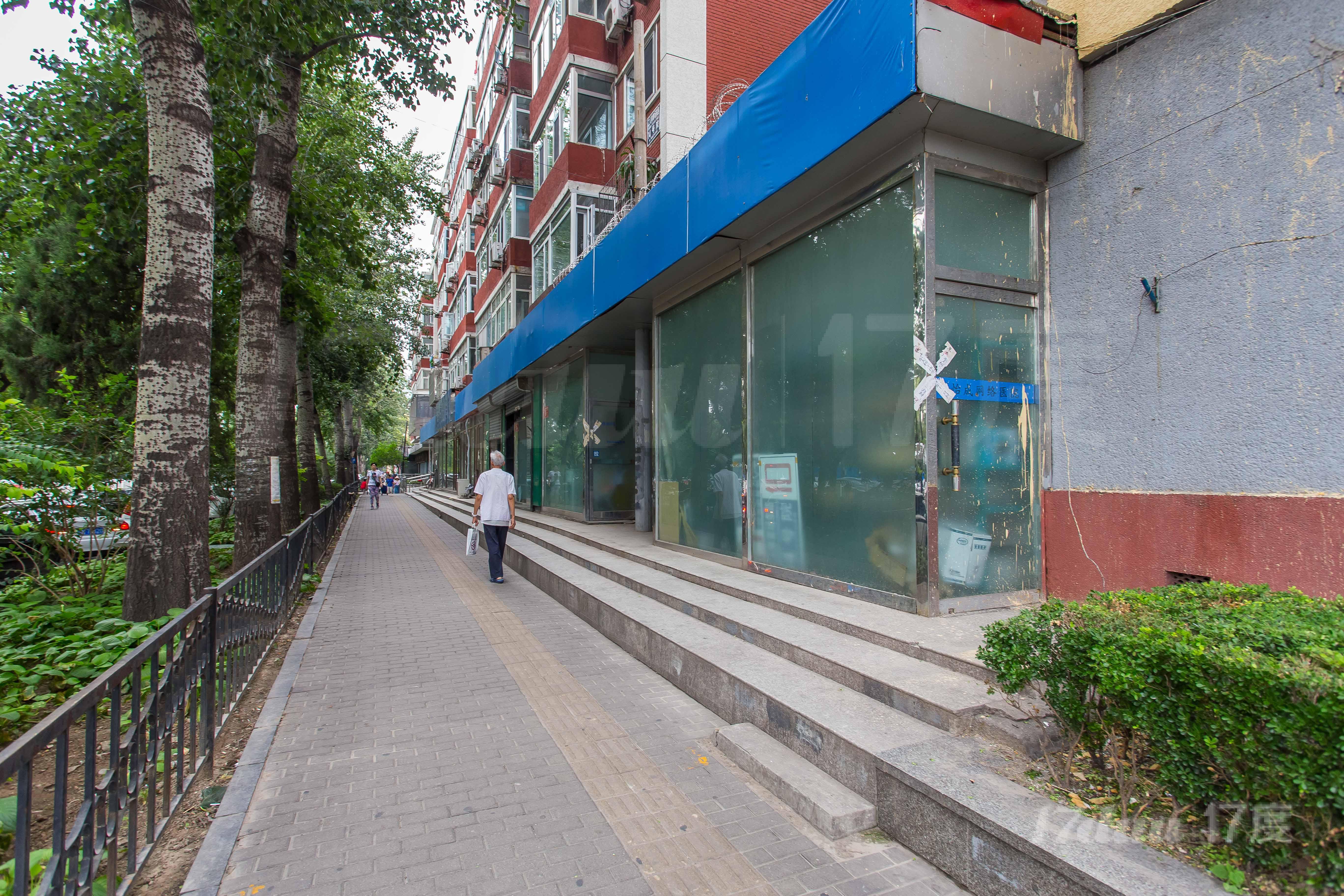 三里屯东大桥斜街