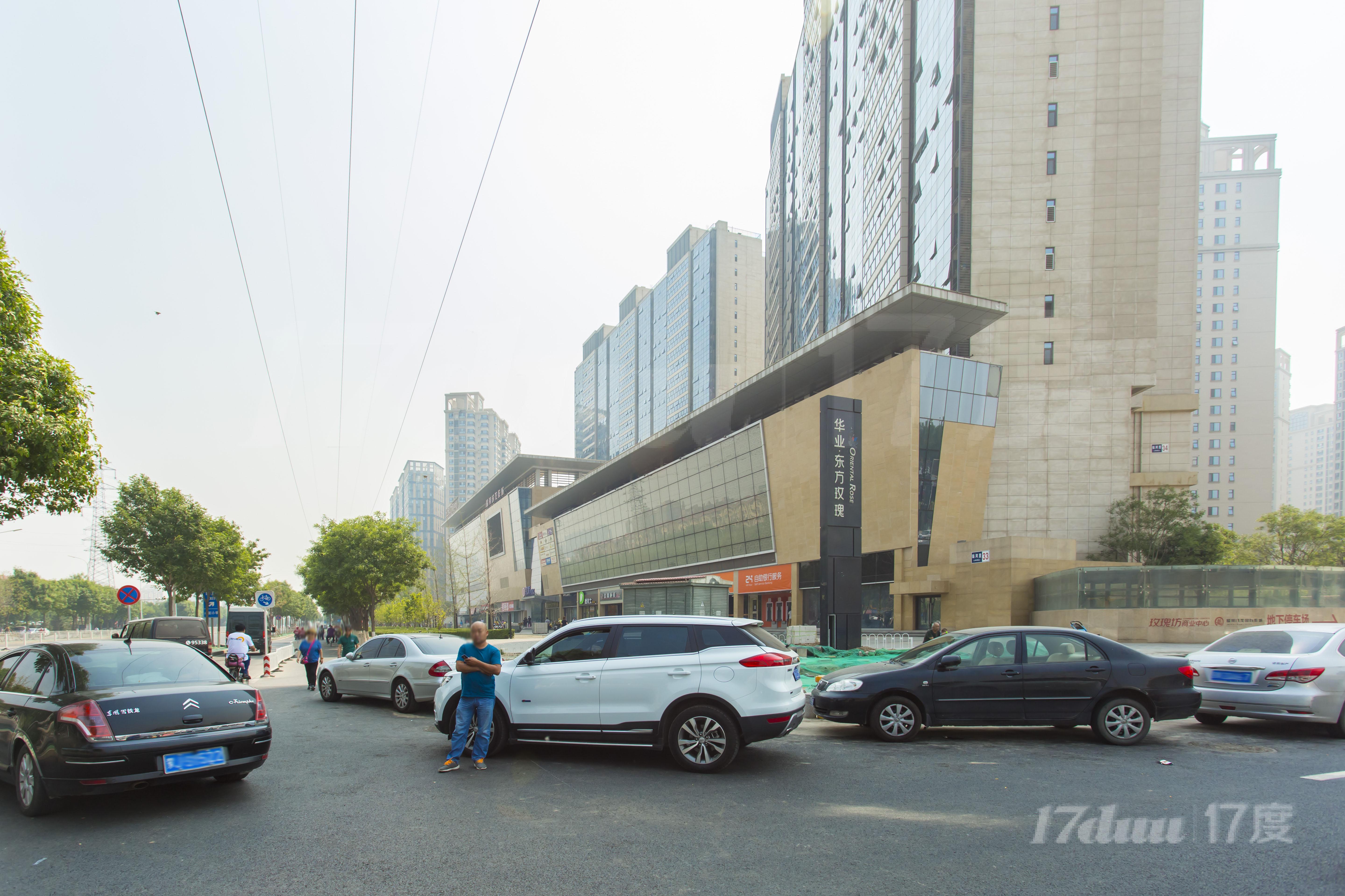 临河里梨园南街辅路