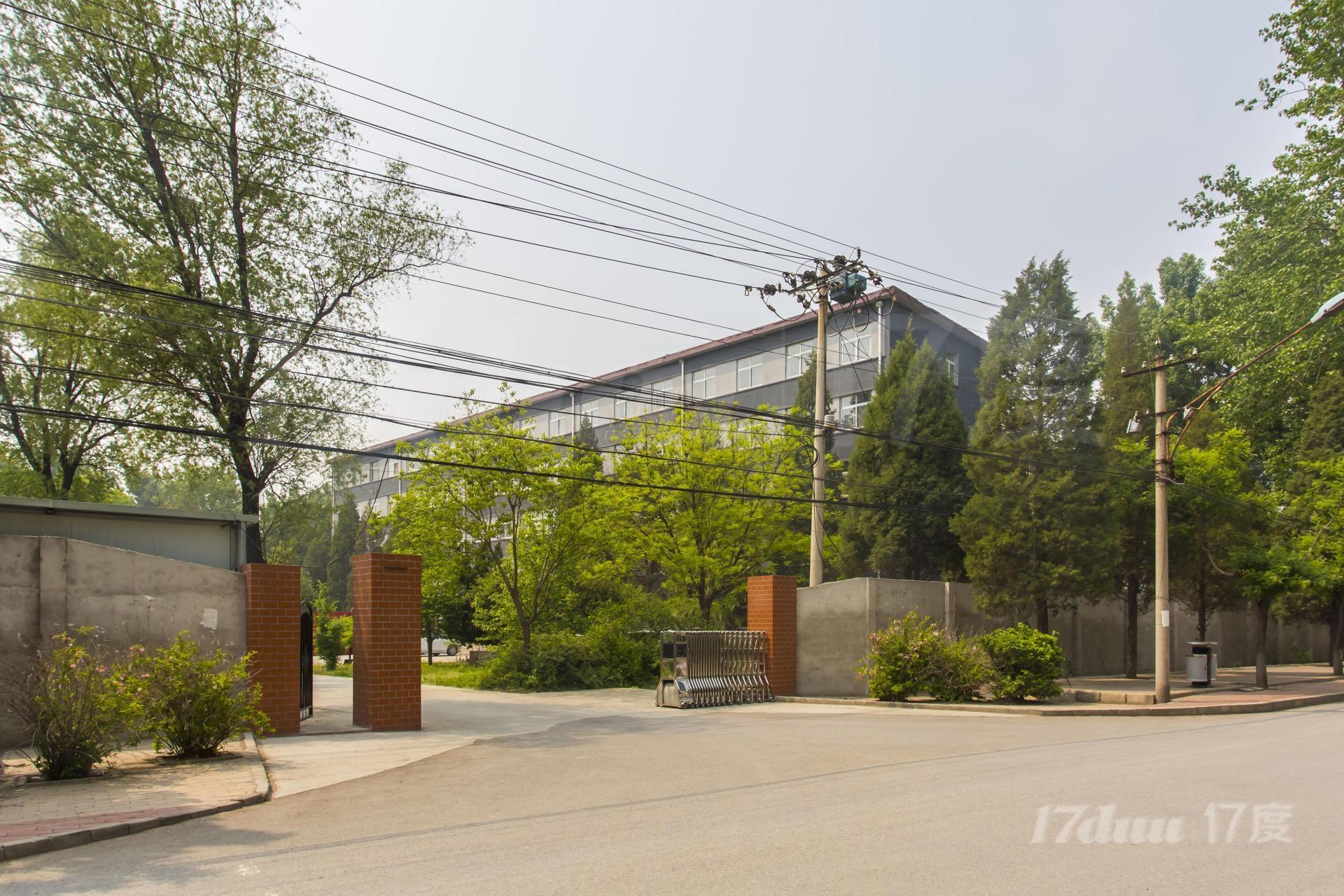 西六建材公司办公楼