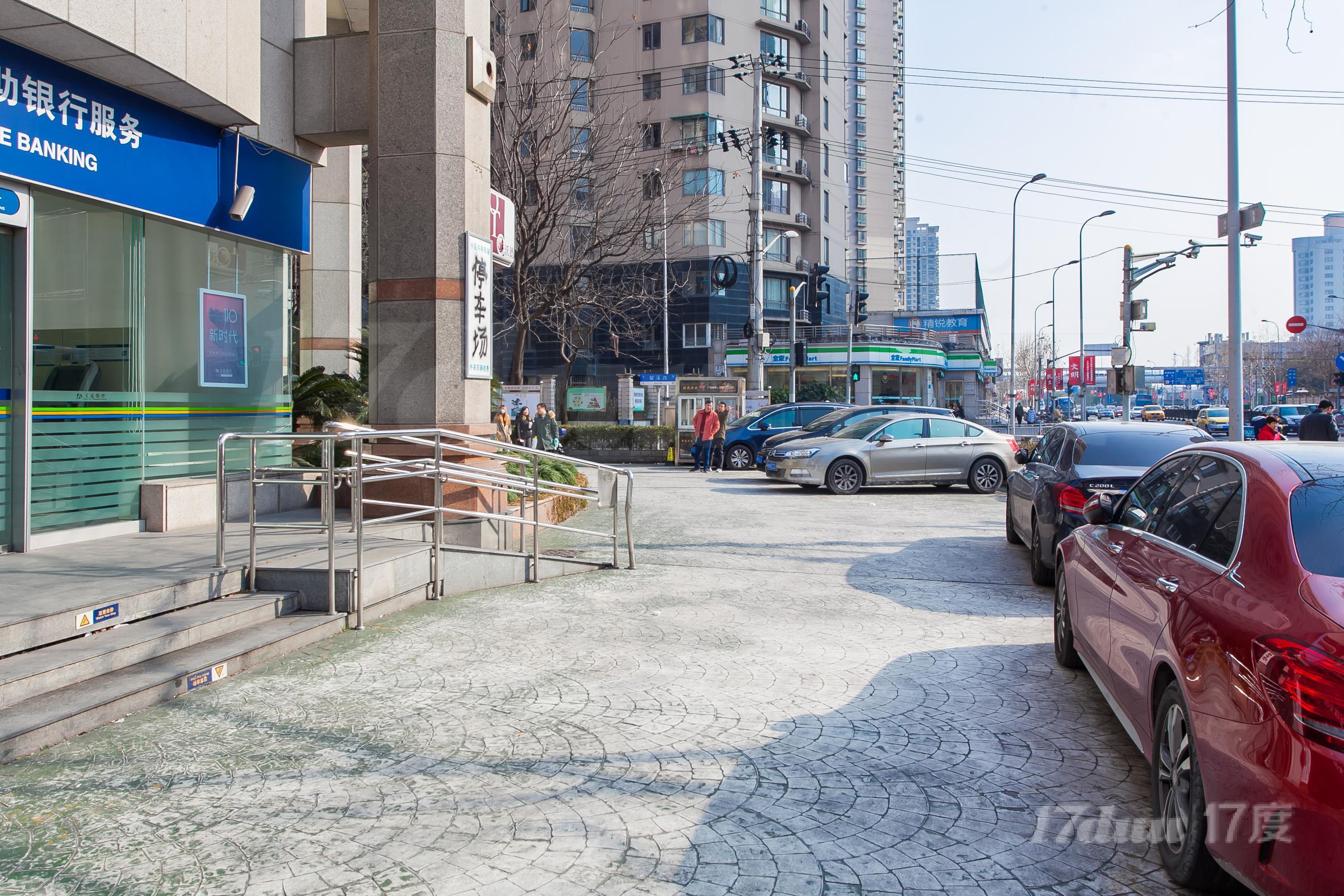 西藏南路1439号