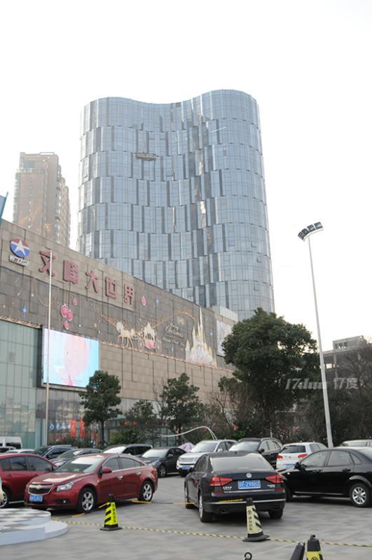 工农路与虹桥路交叉口