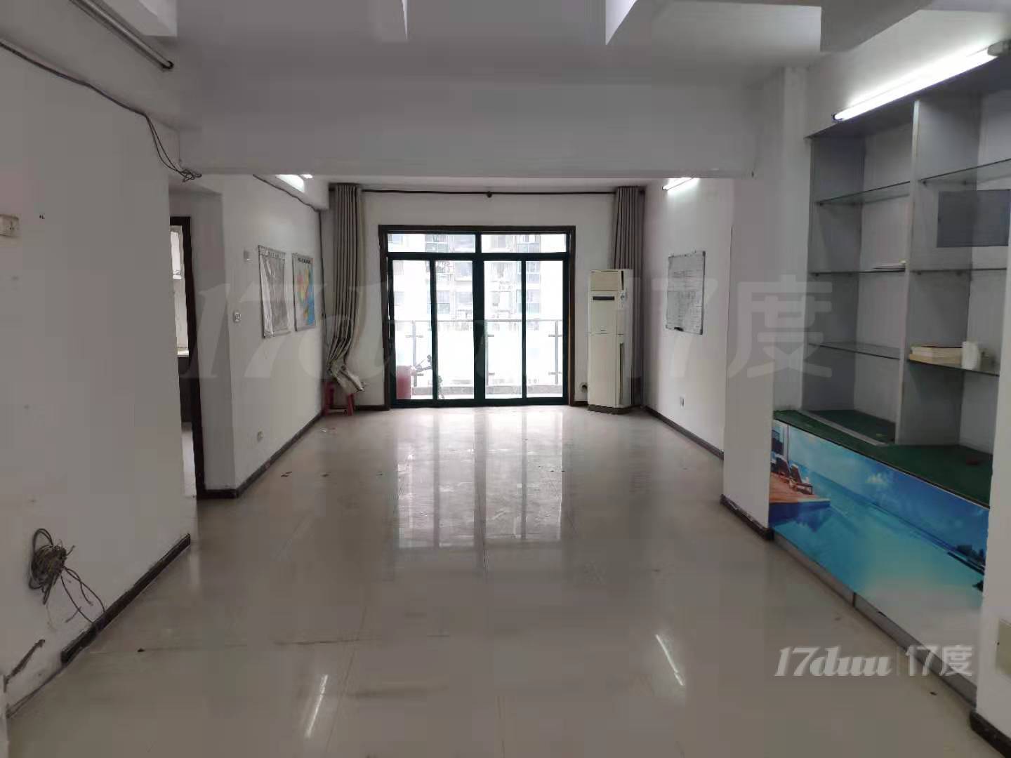 东一时区庭瑞大厦地上停车场(入口) 