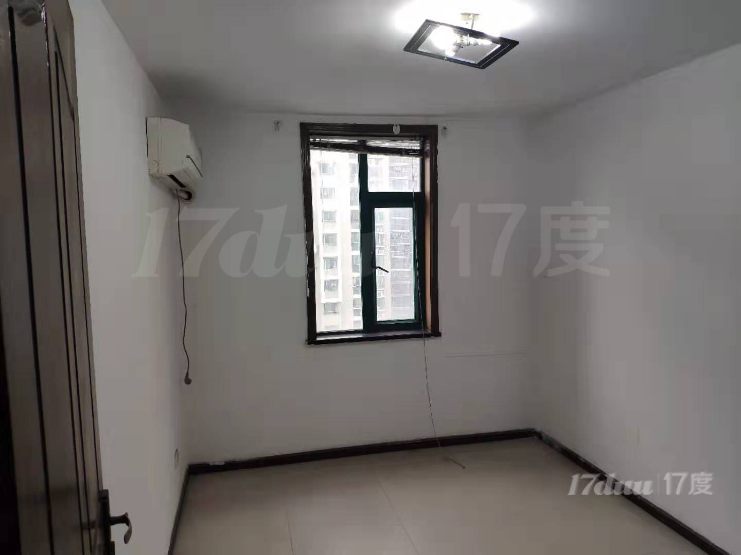 东一时区庭瑞大厦地上停车场(入口) 