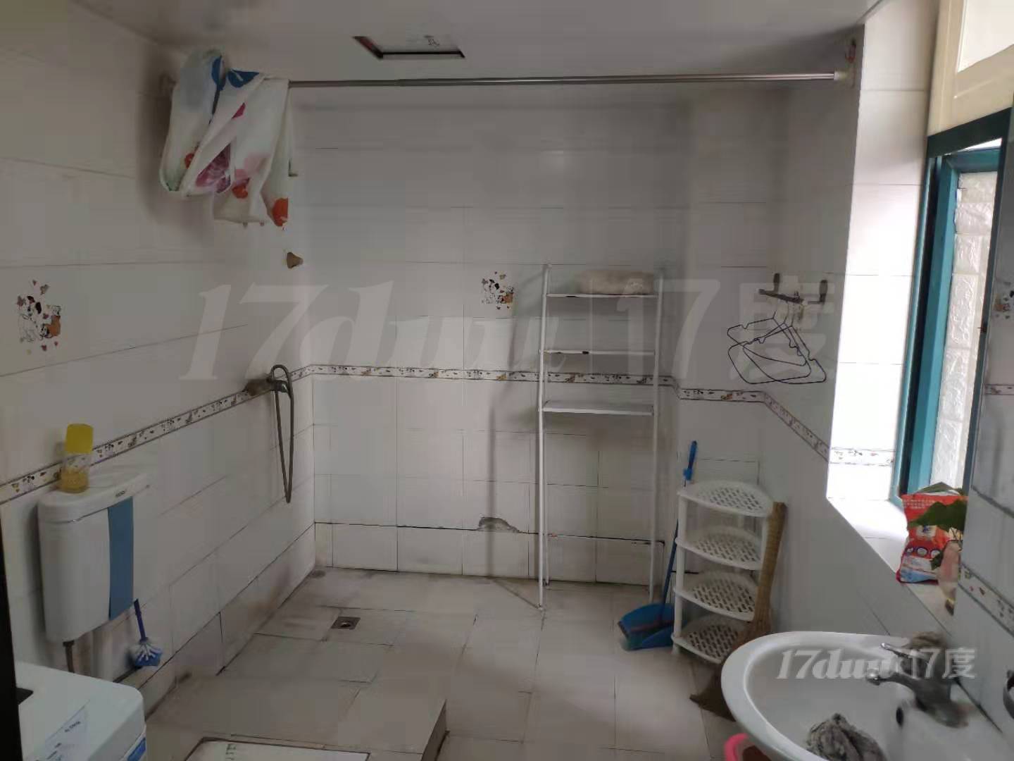 东一时区庭瑞大厦地上停车场(入口) 