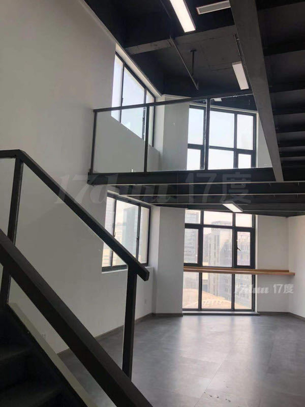 滨江工业风loft办公室