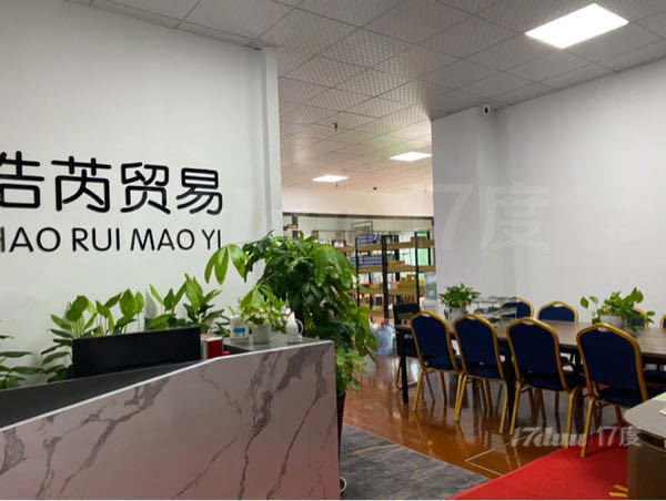 5万  地理位置优越，出行方便，周边配套设施齐全，生活方便。
