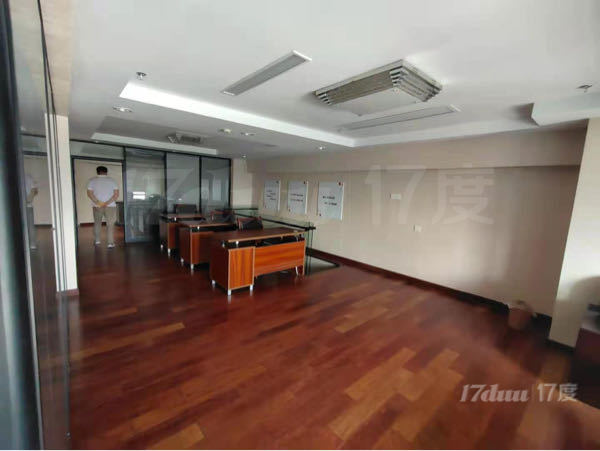 新纪元广场 复式写字楼租一层送一层 装修极好 家具全新 高区
