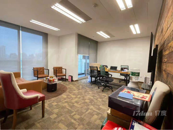 徐汇 滨江 看江 写字楼 甲级 350平   工位