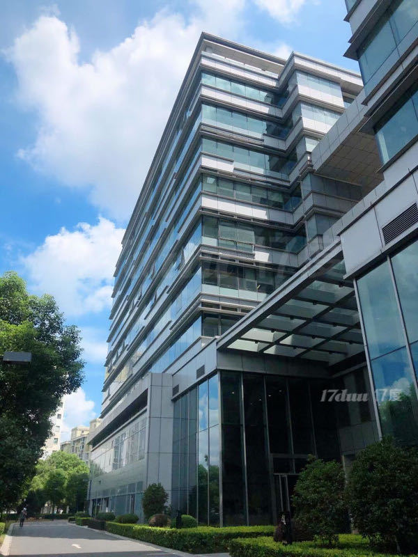 长宁区核心地段，建滔广场房型方正，交通便利，性价比高