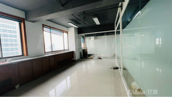 长安大厦，火车站地铁口现房带家具出租，看房有钥匙