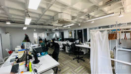 静安汉中路出租精装修280平带家具，有阳台俯瞰绿地景观！
