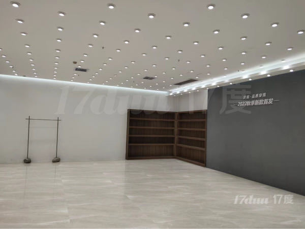 白云地铁口，豪华服装直播办公室，拎包入住，超全配套