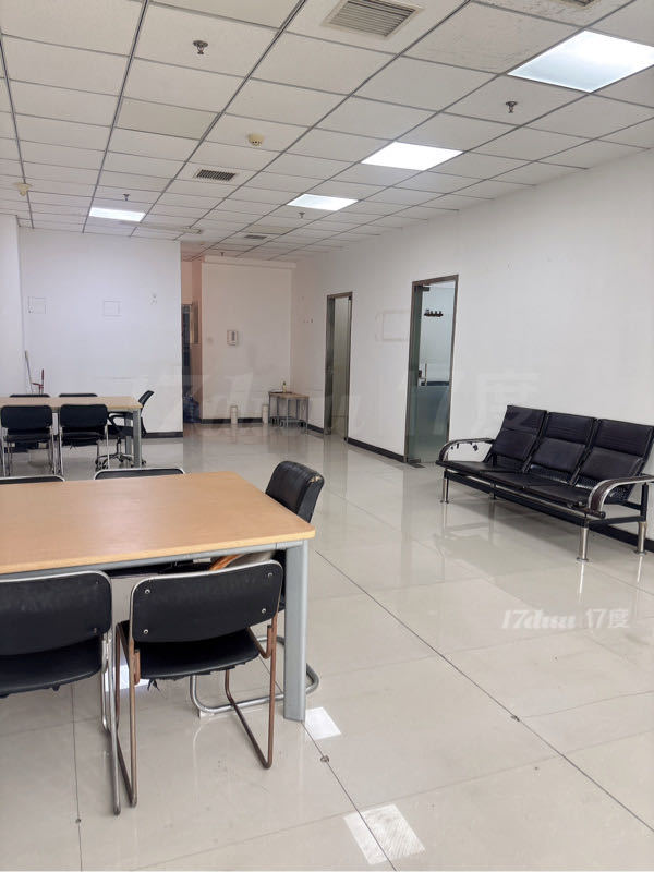 新出好房！全新装修配家具！双线地铁！