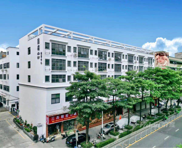 6号线元芬地铁站156平带3个隔间办公室