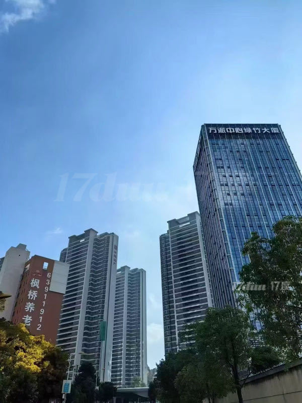 万派中心写字楼顶楼出租