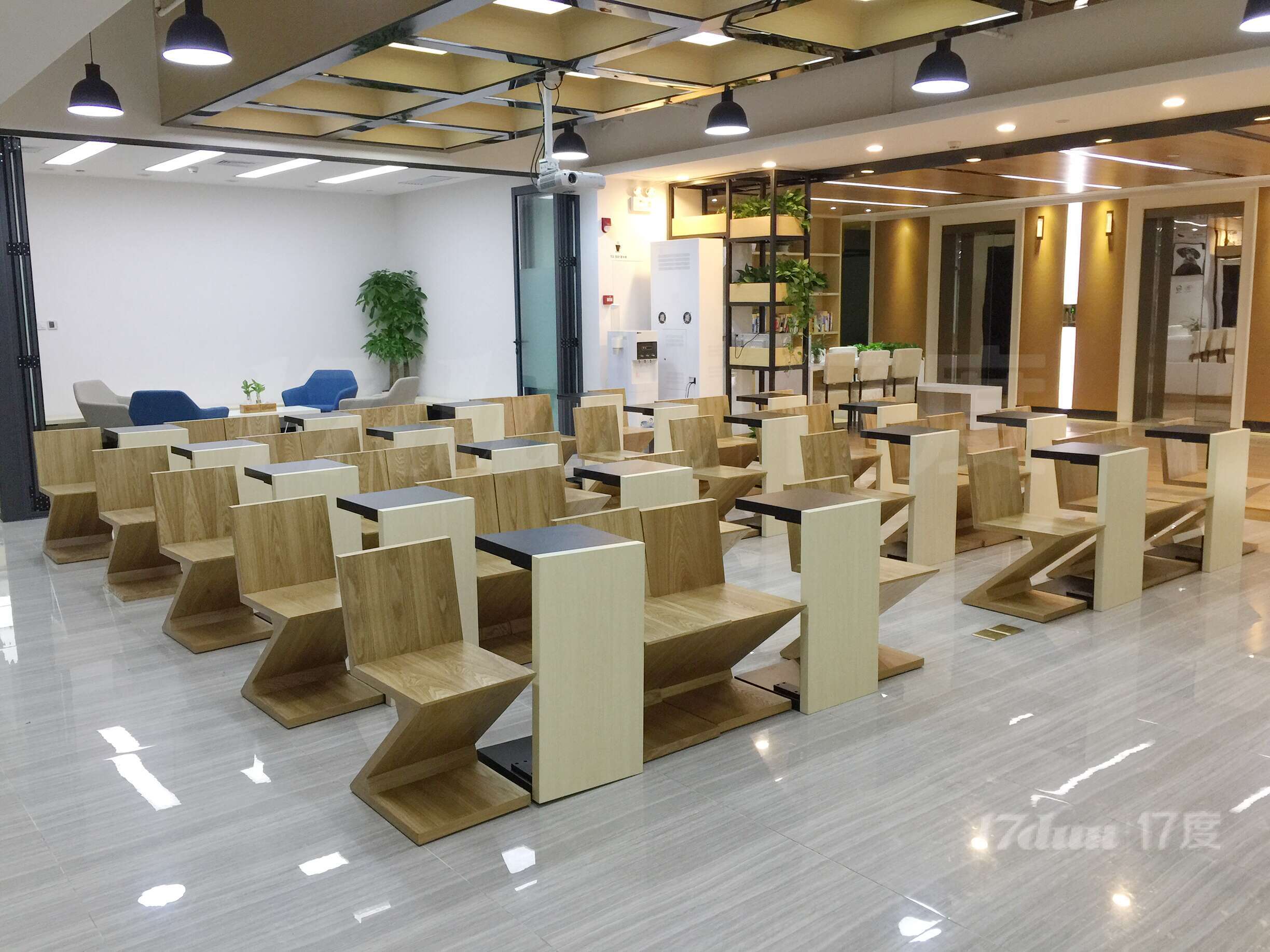 长沙培训室办公室出租 特惠价100/小时起租 来电惊喜