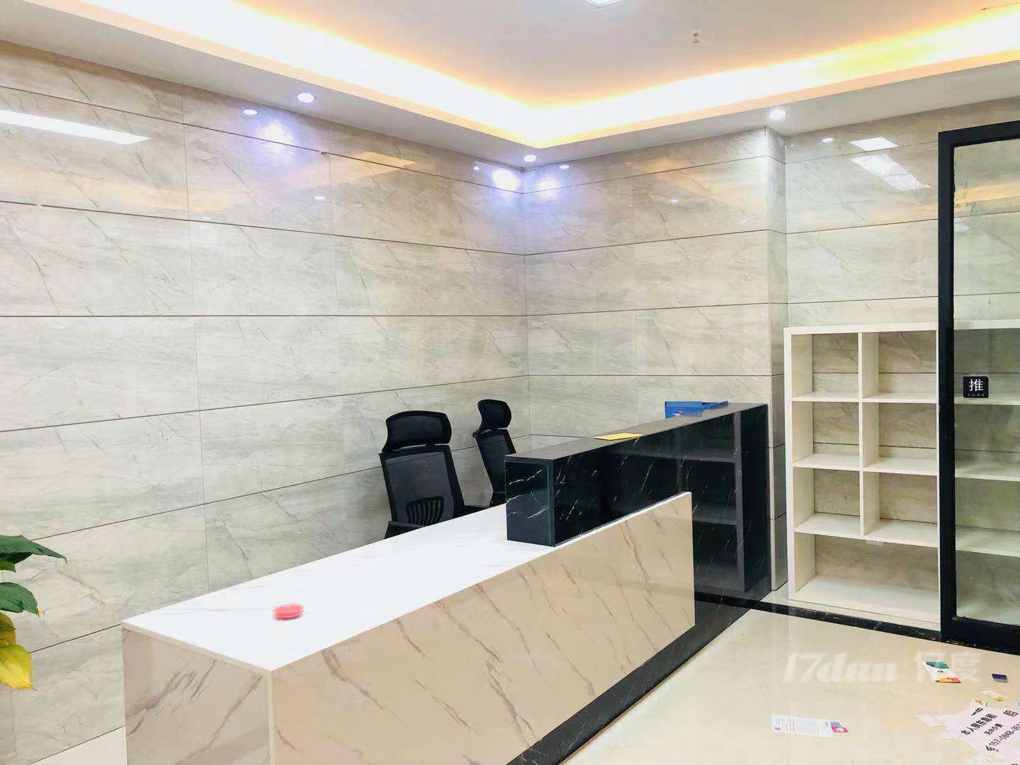 环球中心西区，小面积办公室，精装修，带家具