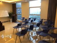 高档办公室出租，可直接入室办公，所有配套设施齐全