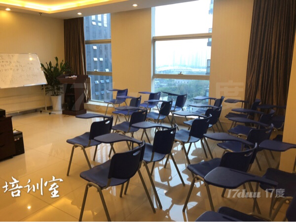 高档办公室出租，可直接入室办公，所有配套设施齐全
