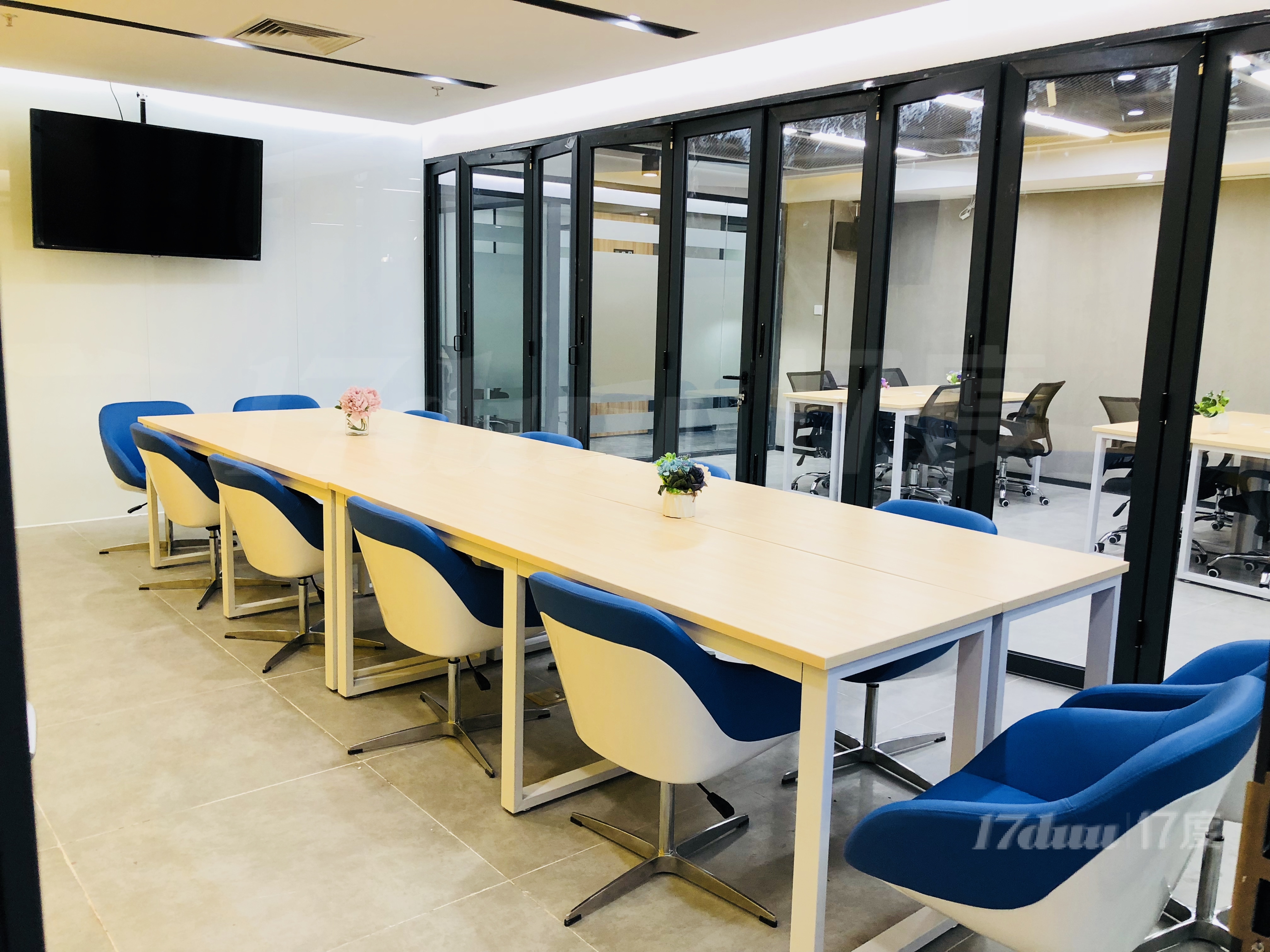 小型精装办公室，全新装修2到30人，配套齐全，来电享折上折