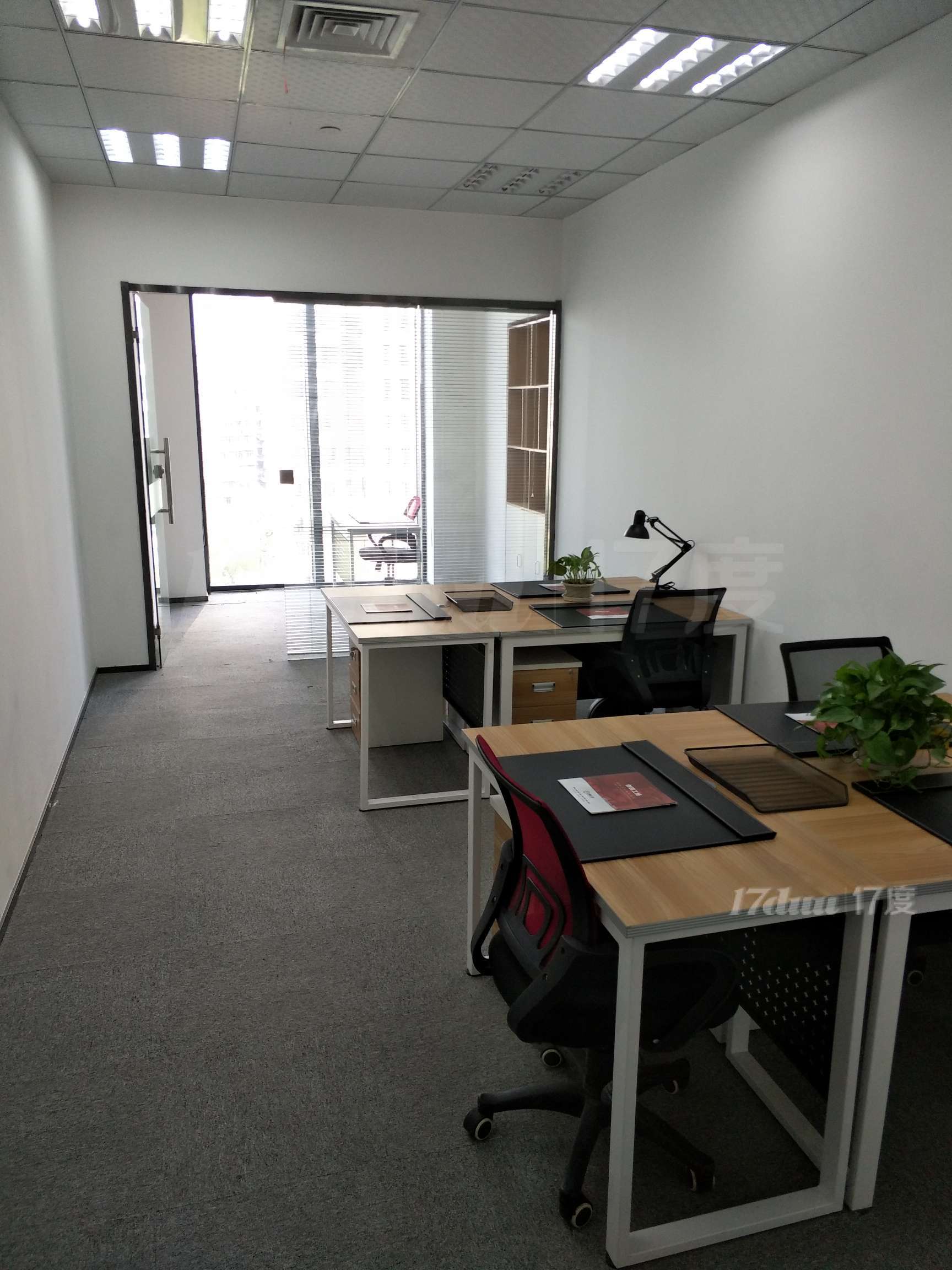 费用全包《精装带家具办公室出租》可注.册