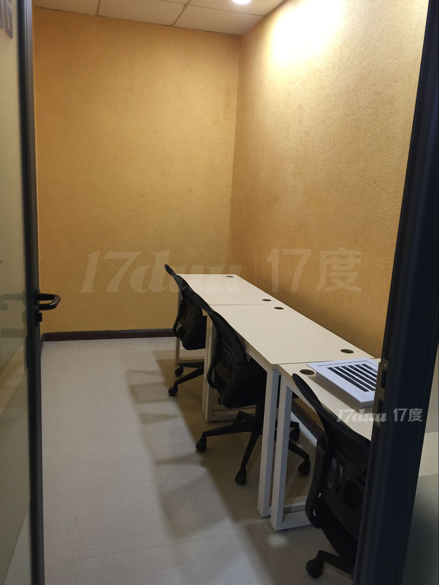 南山地铁口精装办公室出租，有红本可备案?。〉刂吠泄? id=