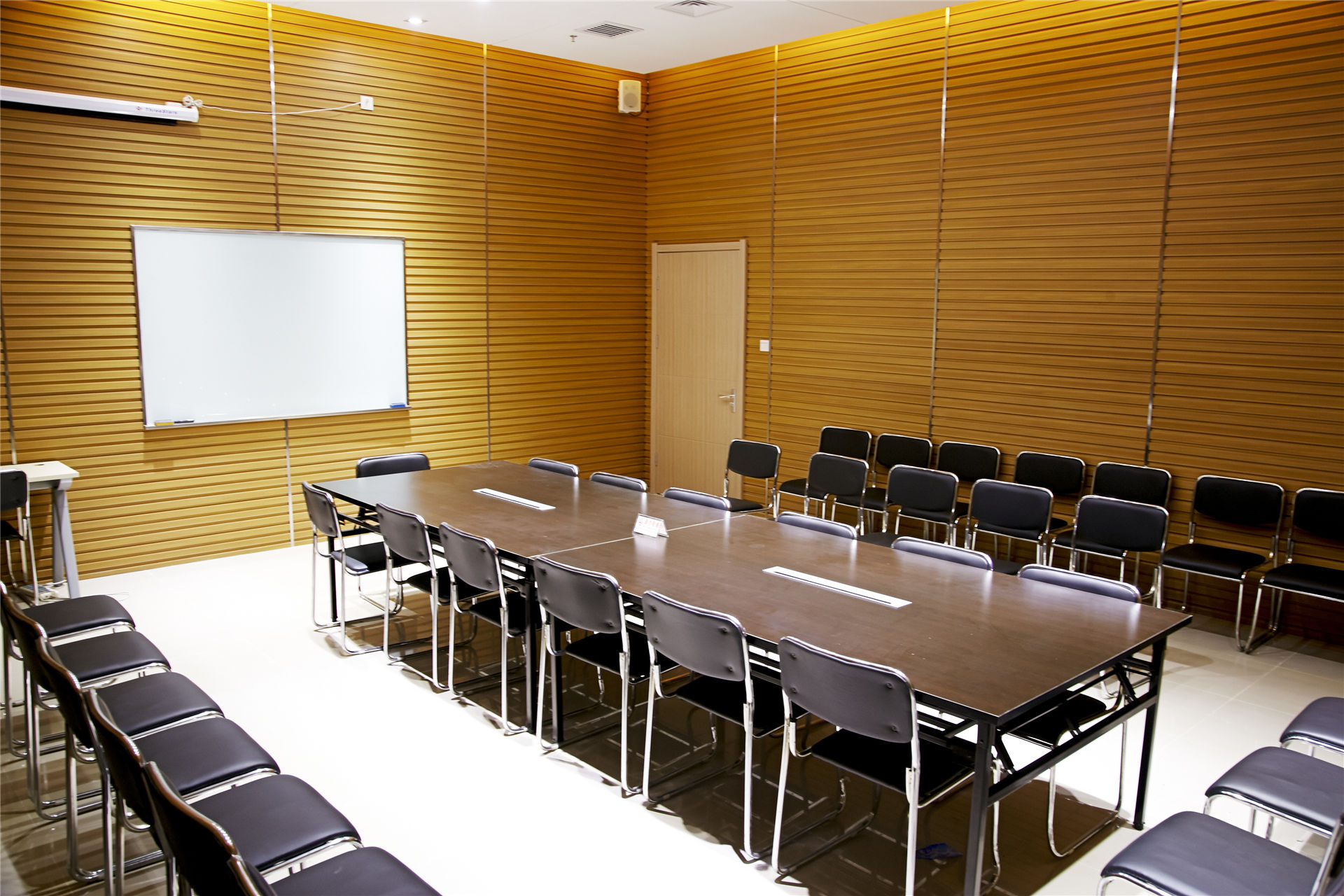 福田临时小会议室出租,研讨会出租,抢购价100元