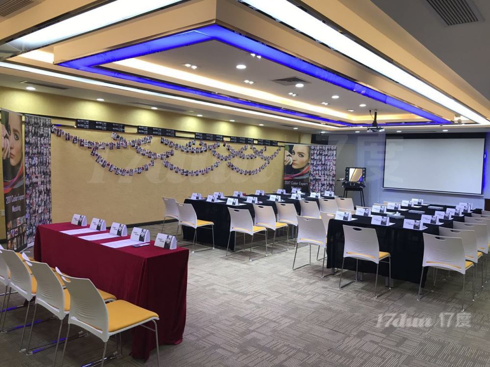 广州会议室出租、容纳35人、配投影仪、提供网络和饮水机