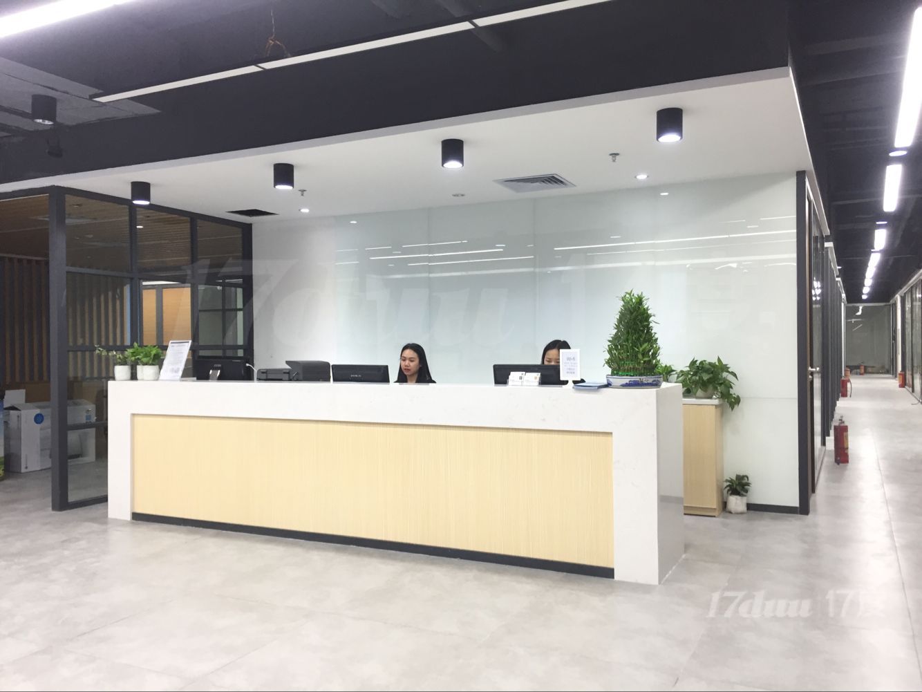 天娱广场小型办公室出租 户型方正 使用率高 可注册