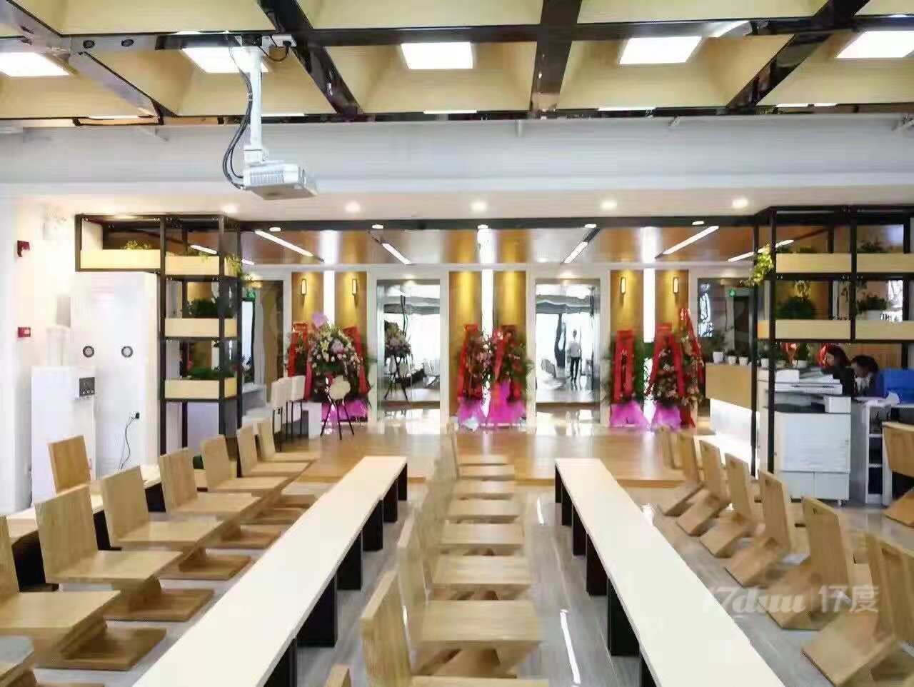 深圳即租即用会议室活动室沙龙交通便利仅2000月一天