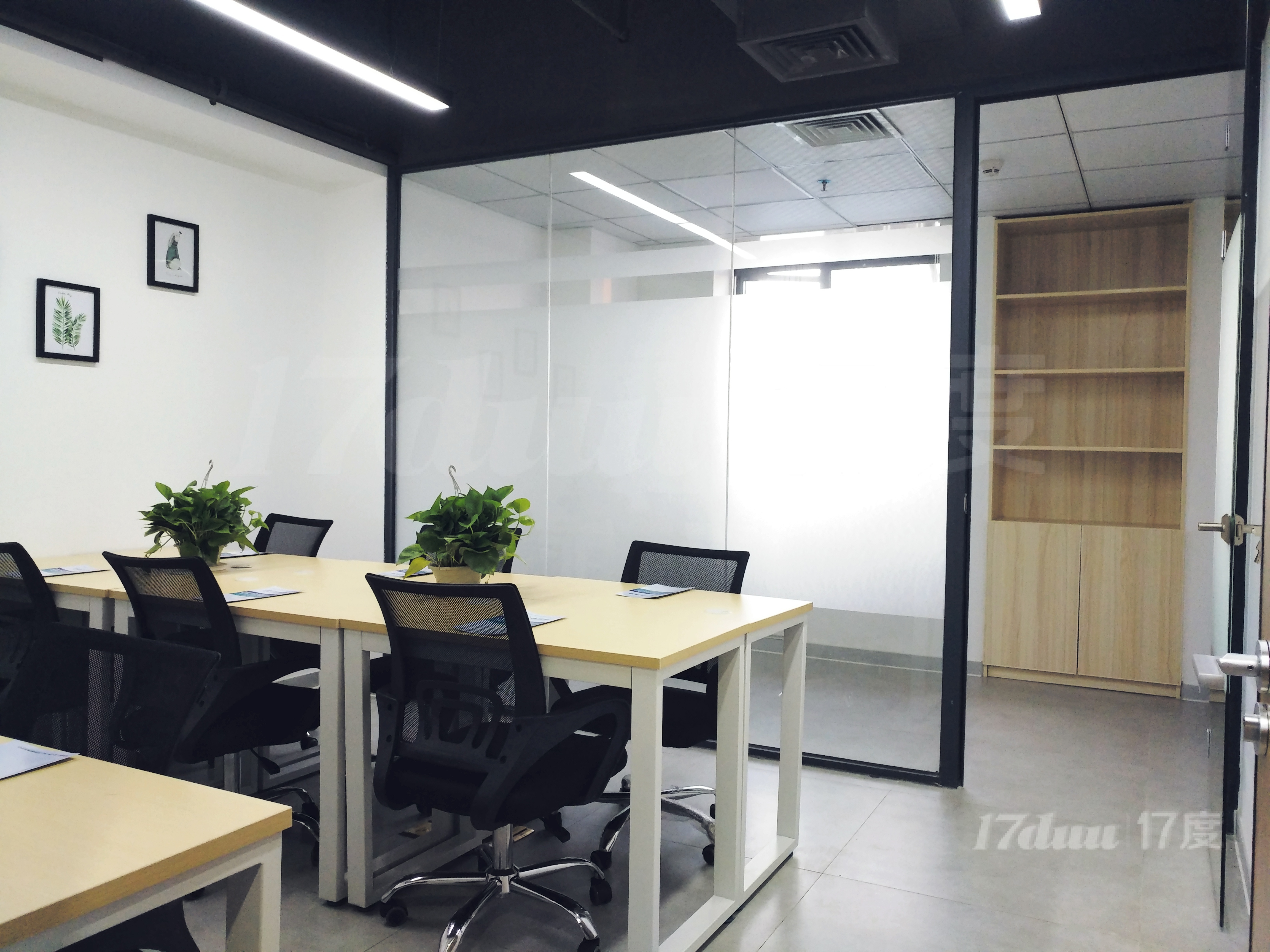 前海小型办公室精装50平带家私空调可注冊备案