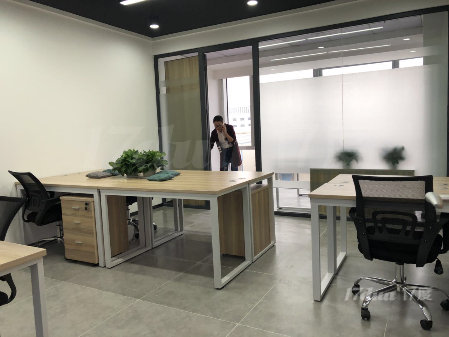 南山88平1+1格局精装修办公室，可做仓库，费用全包