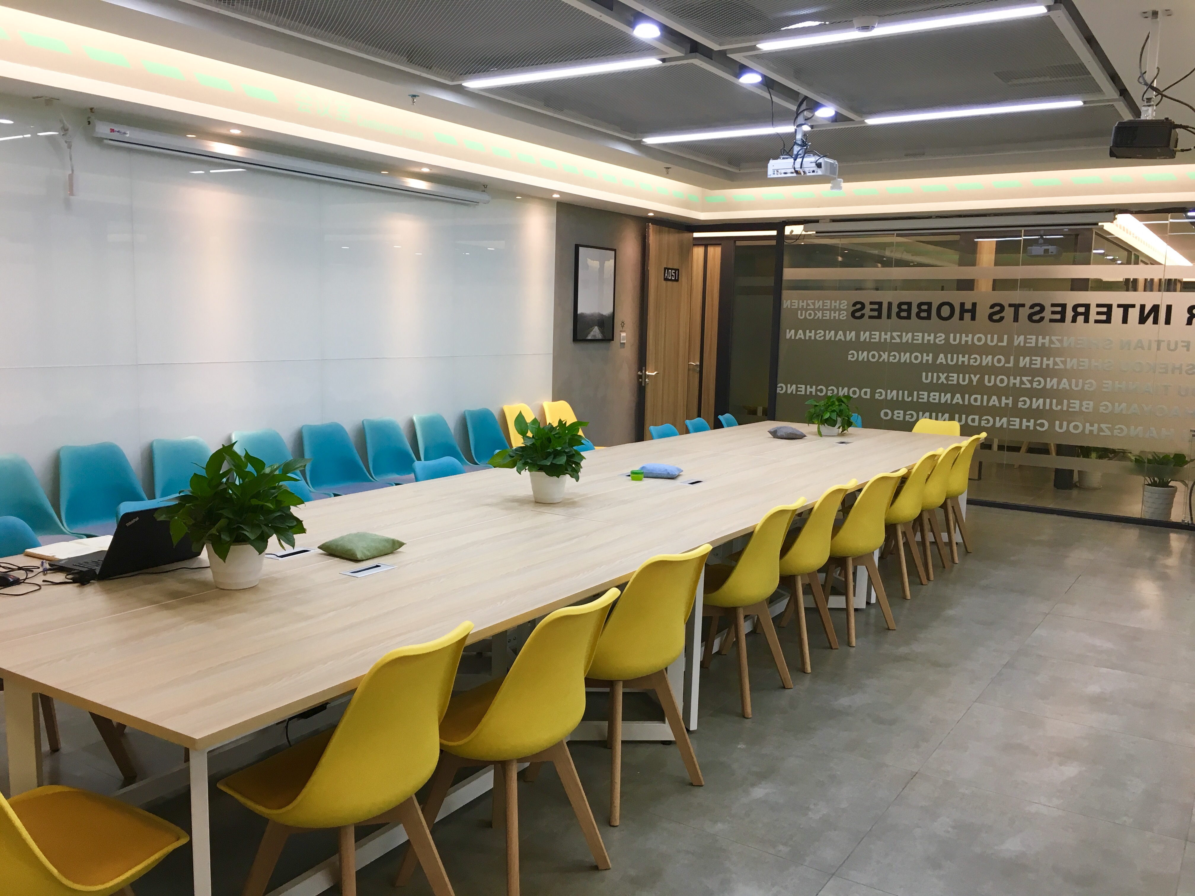 深圳会议室出租 中大,小型的会议室,培训室均有!