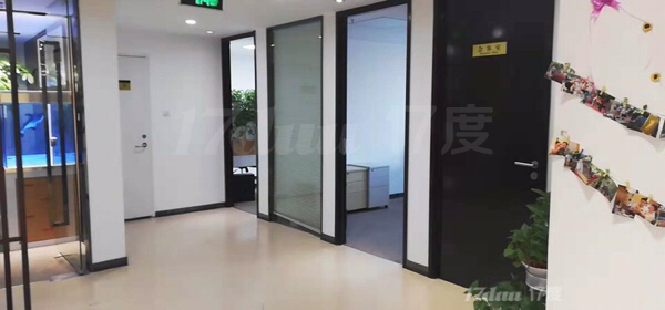 业主直租万达520平，带办公家具，东南朝向