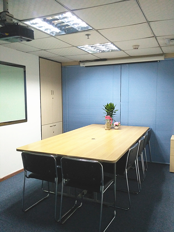 小型会议室实拍图片