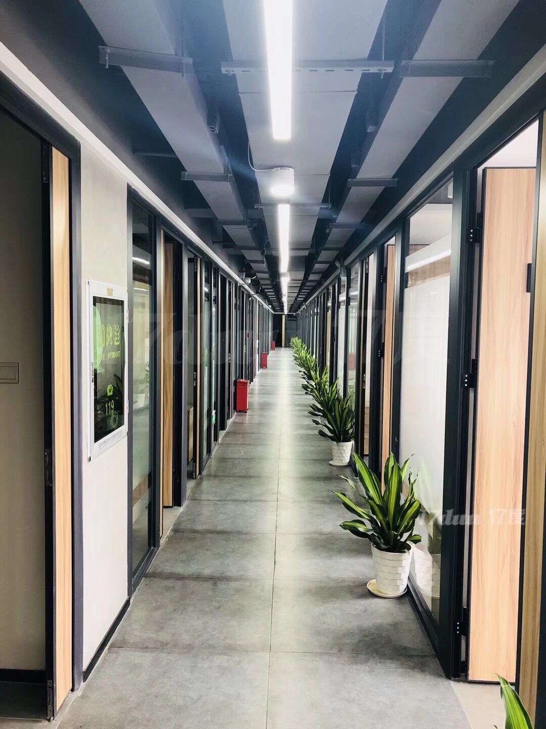 南山个人创业型卡位出租，费用全包