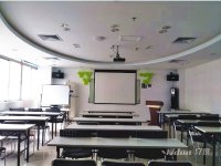 福田会议室培训室出租。抢购价100元/小时。环境高档。