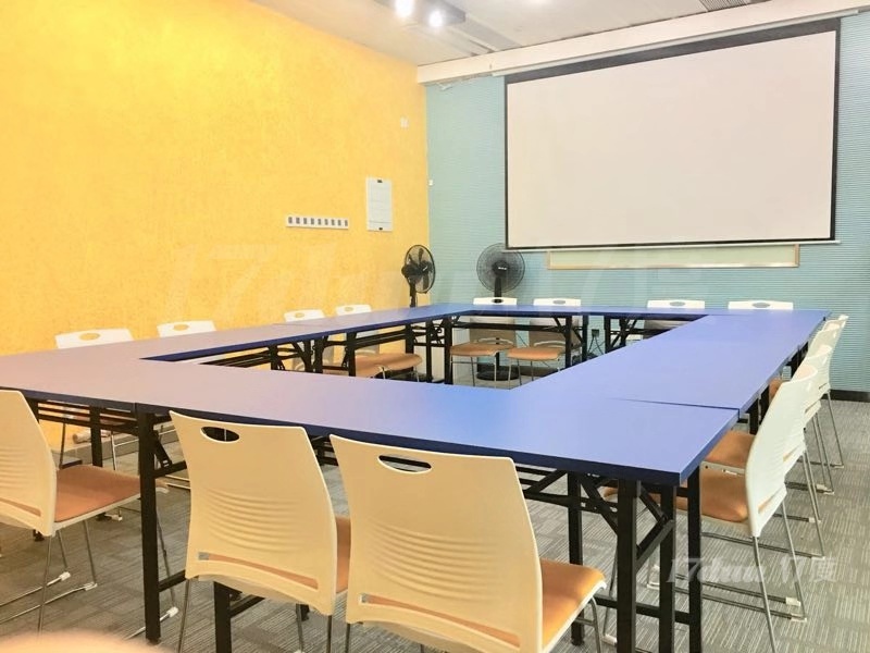 中华国际中心会议室培训室出租可容纳1-120人设备齐全