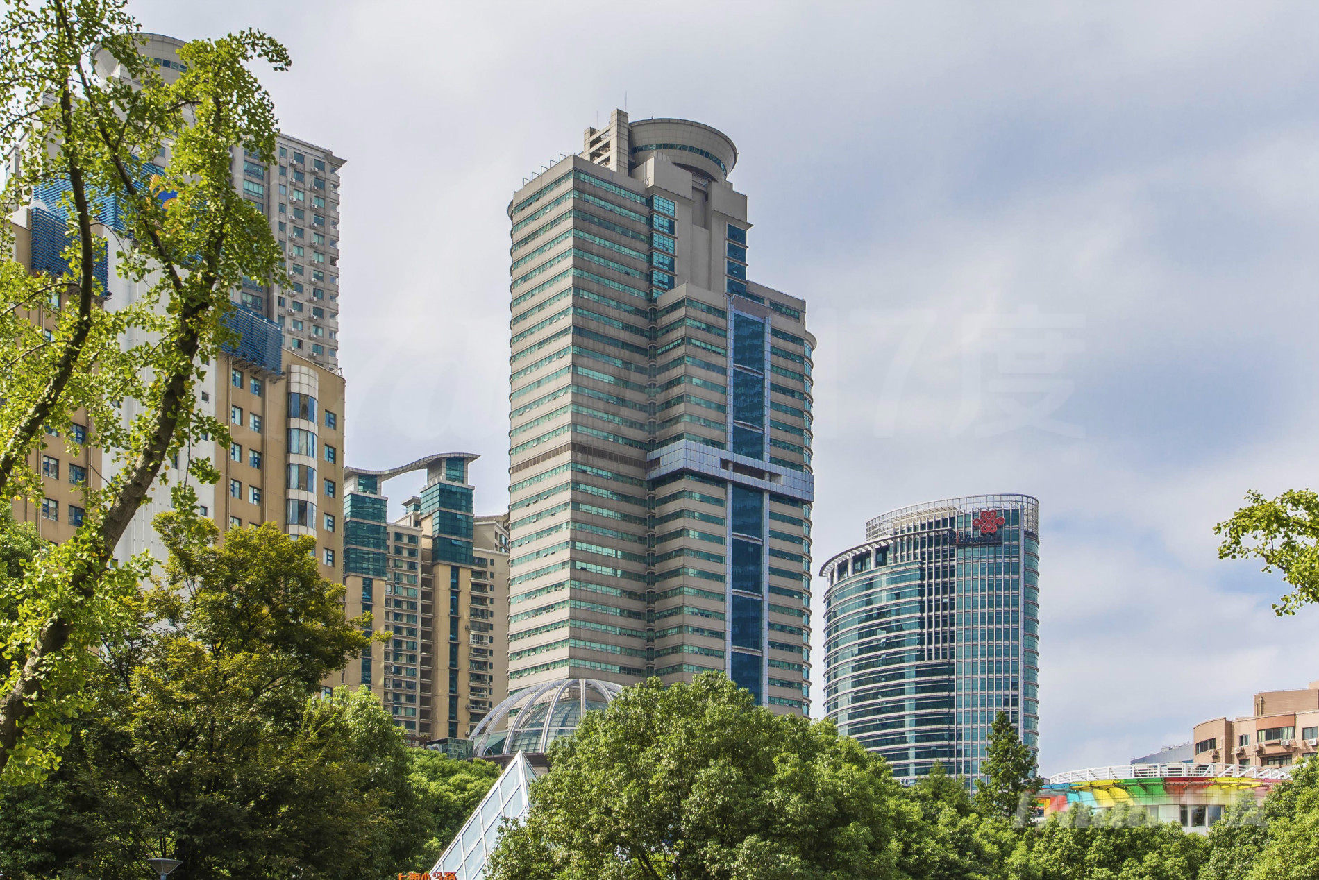 长宁(兆丰广场),地铁中山公园站,带装修家具.