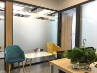 创客联合办公出租，全包式办公室会议室卡位，即租即用