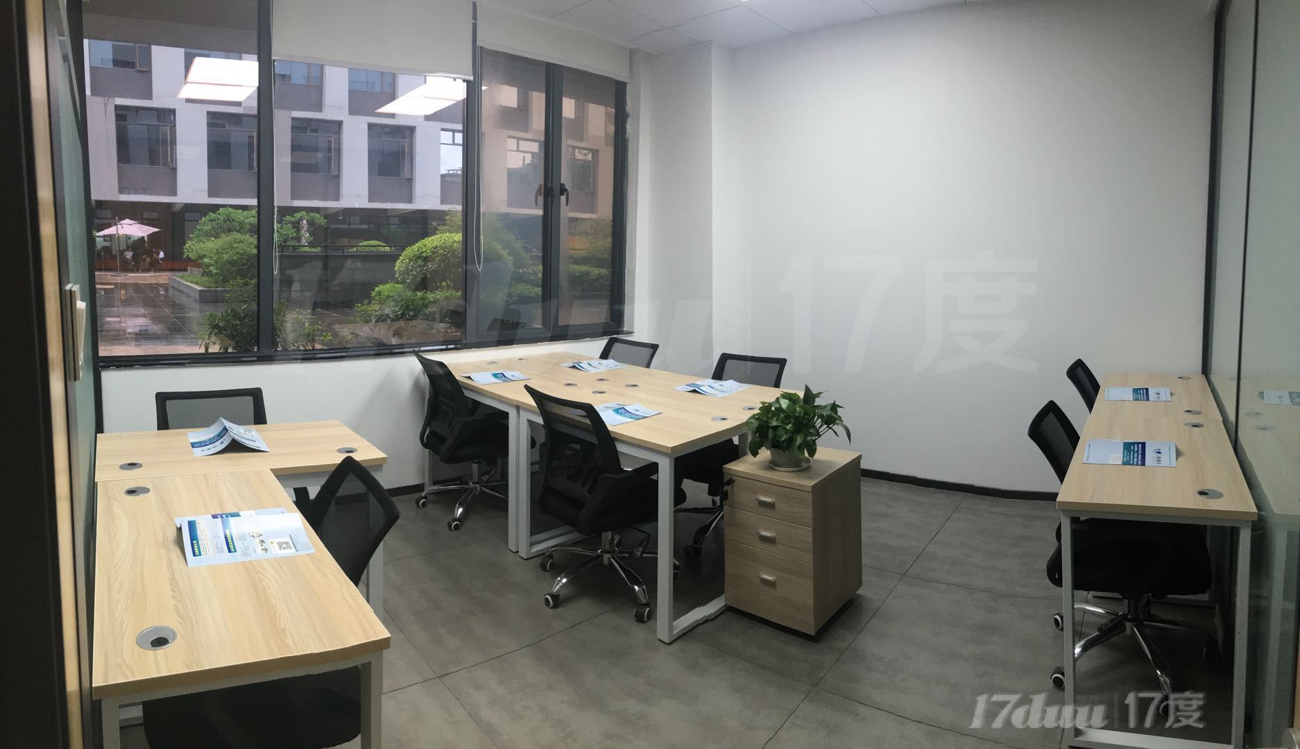 地铁站附近《中国高科大厦》精装大小办公室出租，送红本