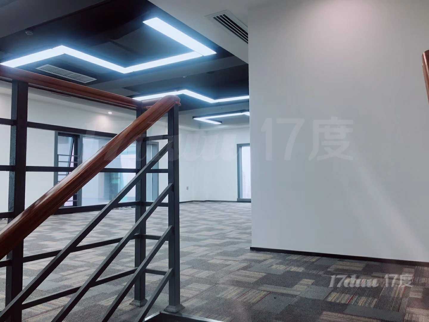 5A级写字楼，全新精装修，户型好视野开阔！