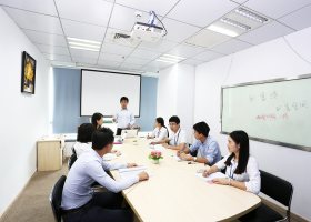 《福田区中心区会议室出租》10-50人开会+有投影白板