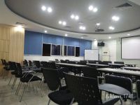 《南山会议室出租》10-50人开会，有投影白板