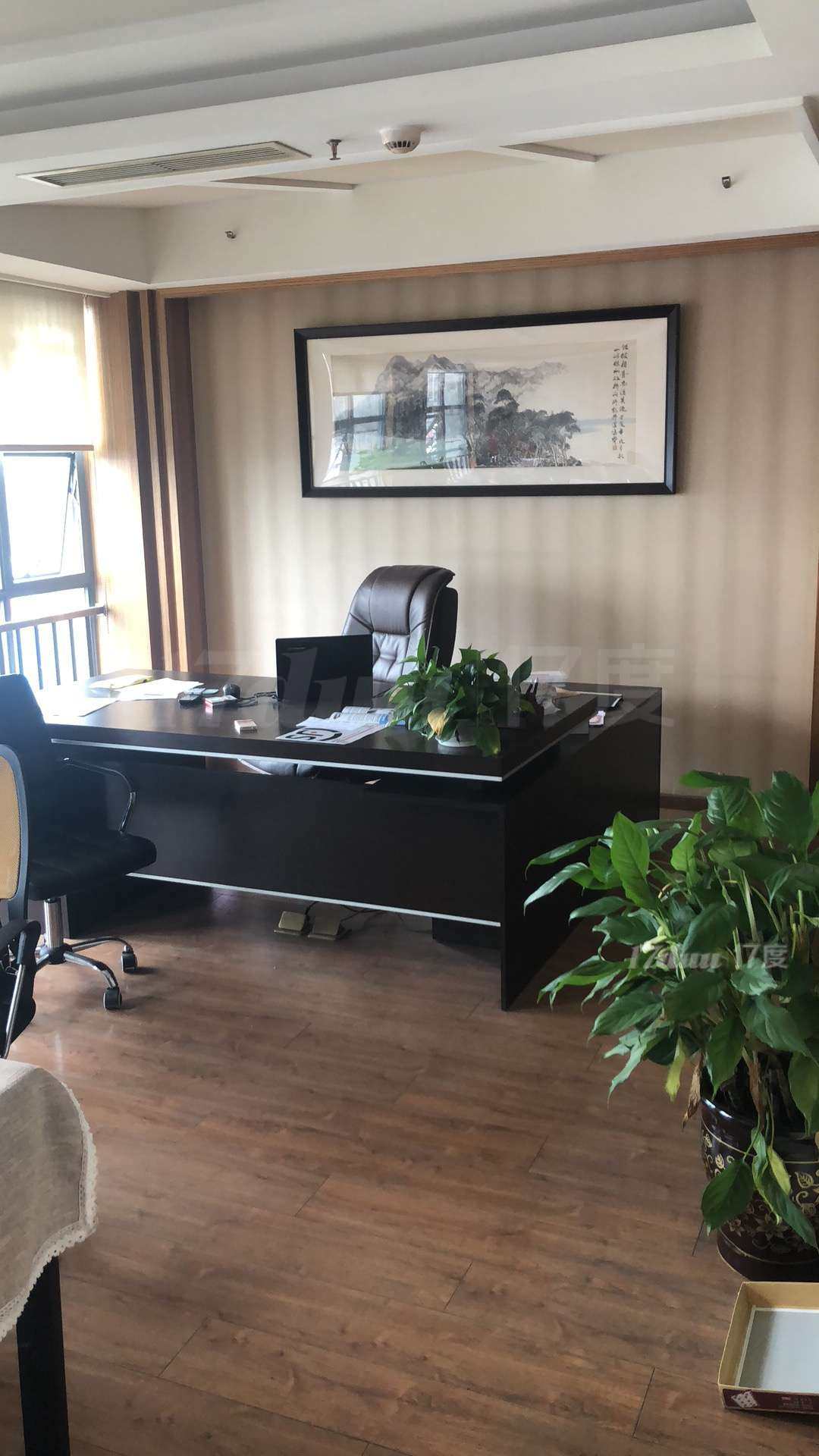 办公室出租产权面积300,实际可用面积330左右