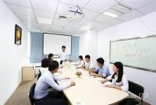中国高科大厦会议室出租，设备齐全，用品、有投影白板