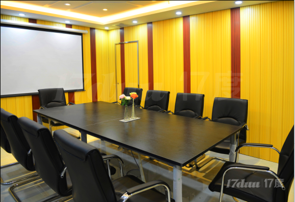 天河小型会议室出租，免费空调及网络，白板投影齐全
