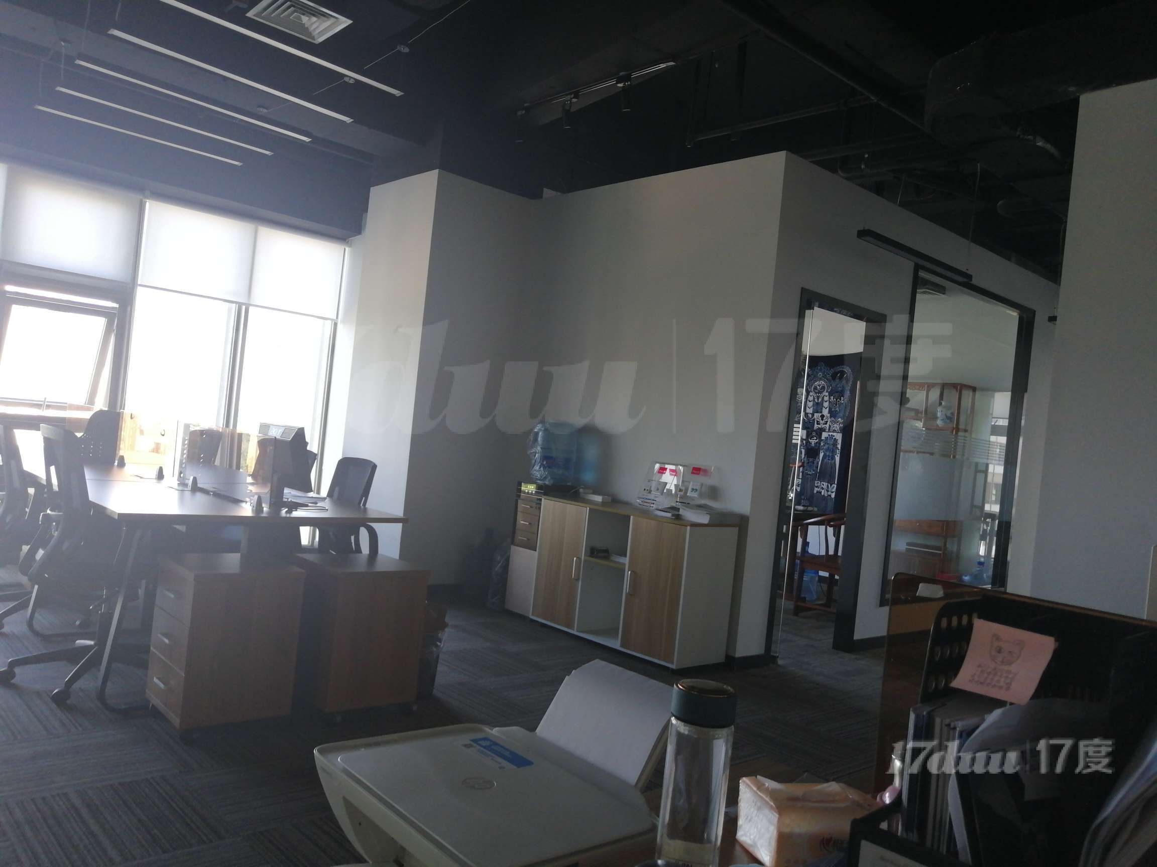 宝龙广场5栋901出租有独立办公室工位