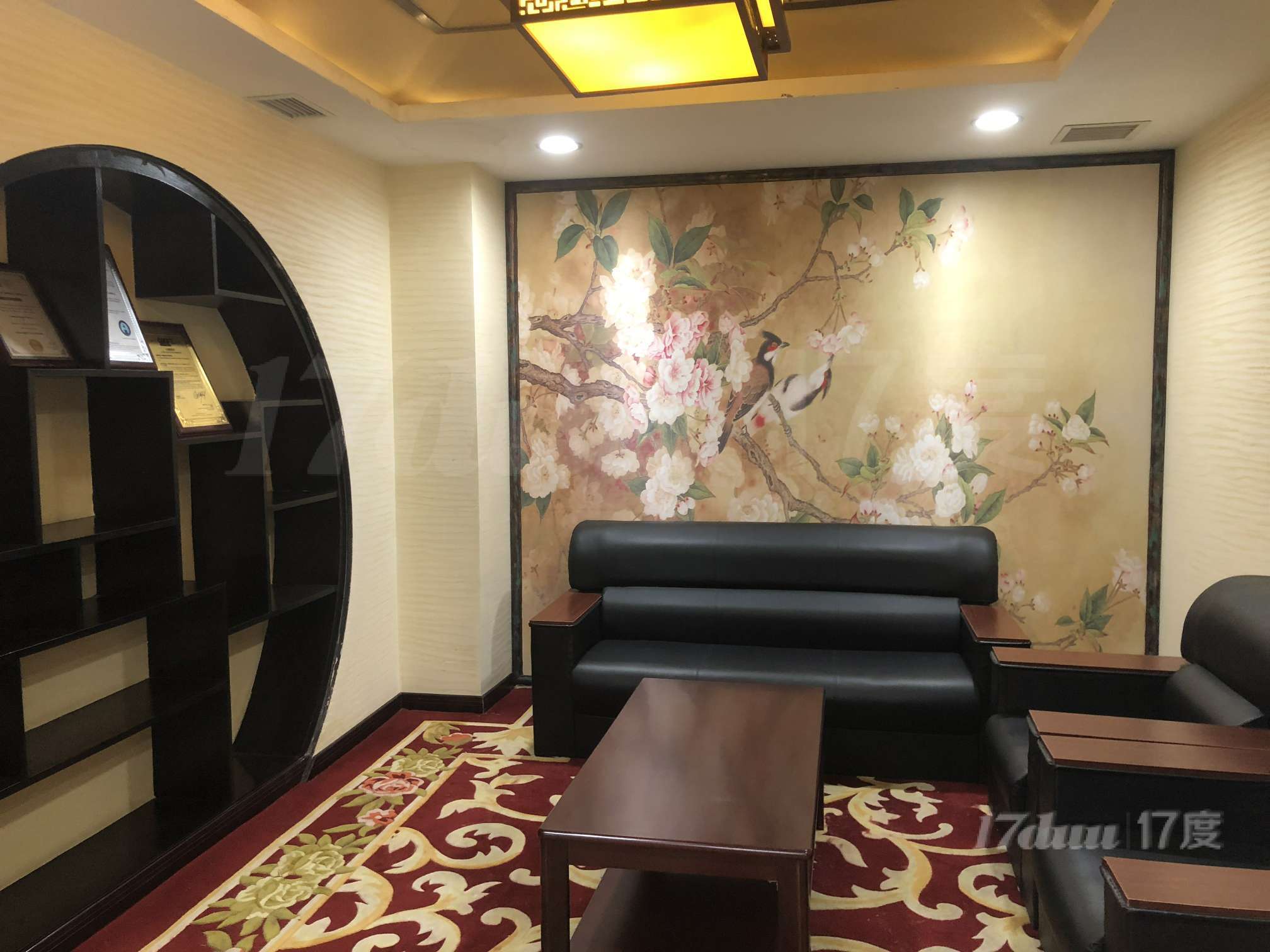 一号线三街地铁口260平米豪装6隔间20工位拎包办公