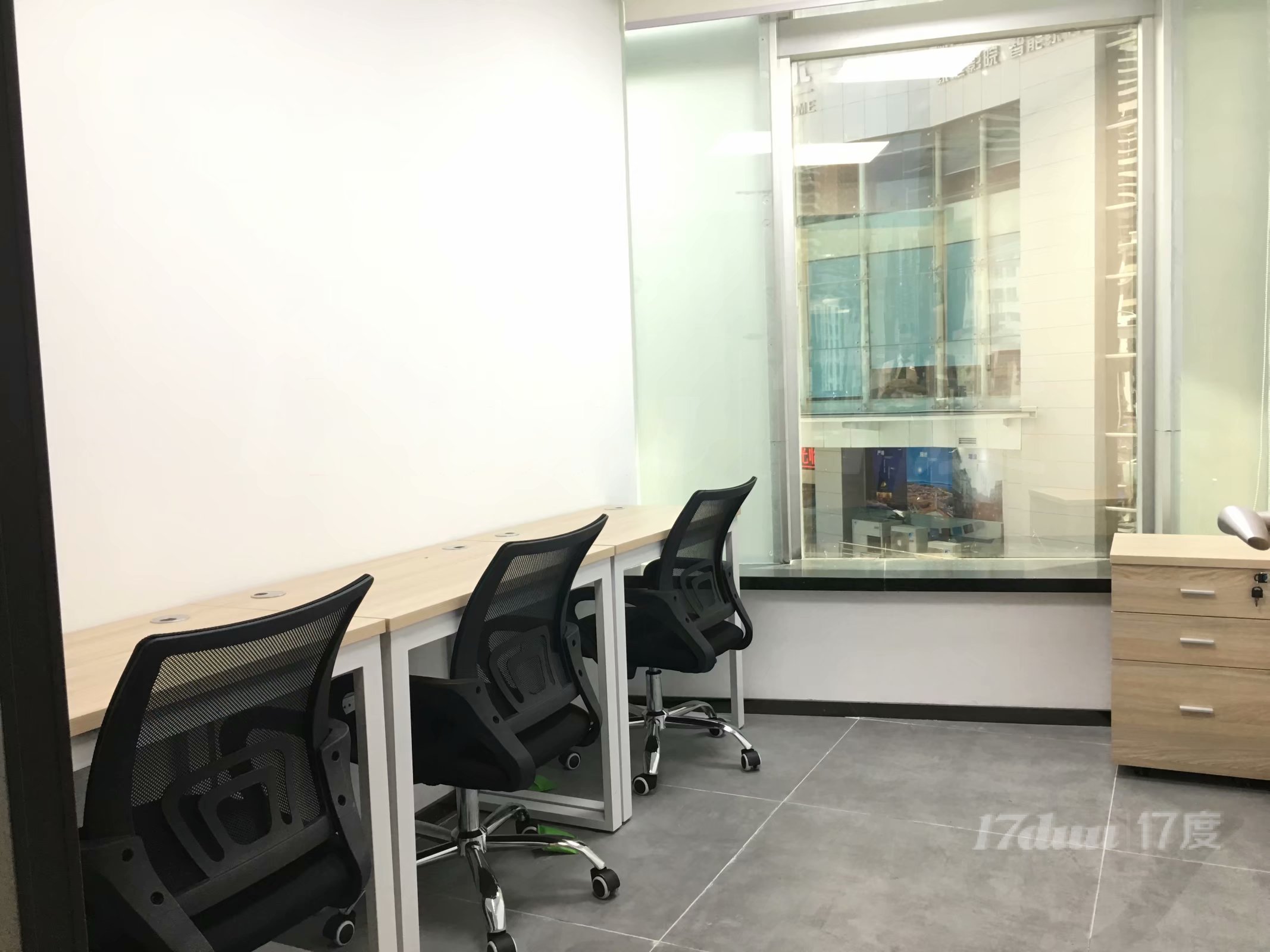 深圳各区写字楼办公室出租，费用全包，可注册（非中介）